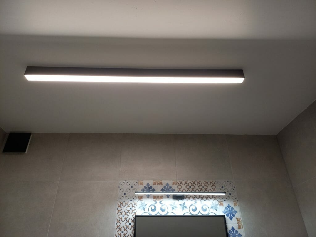 Plafon MEDIO w kolorze czarnym 3000K przesłona opal