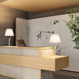 Lampa stołowa HOVER w rececpcji