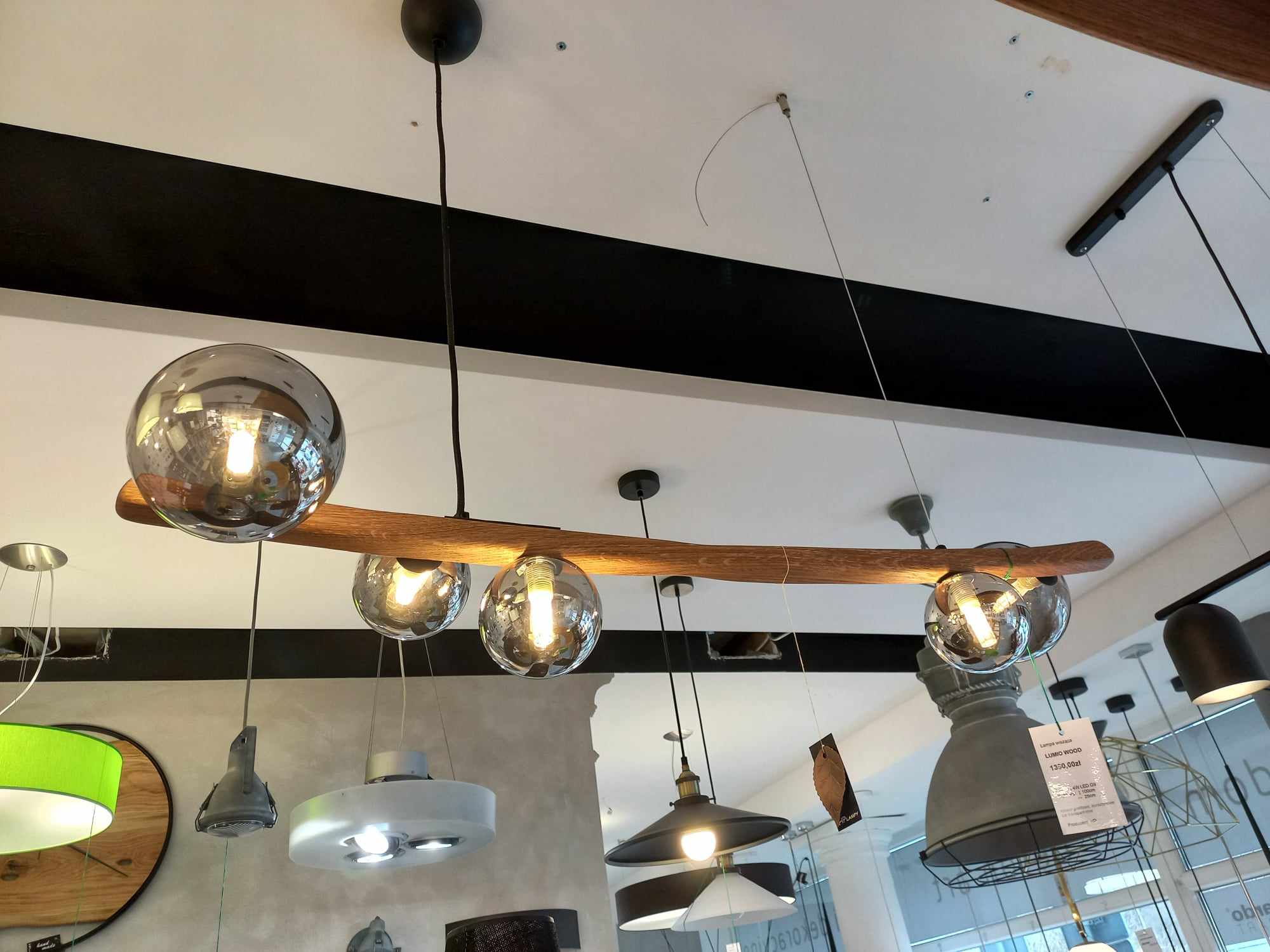 Drewniana lampa z dębu z kloszami chrom